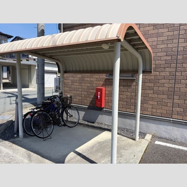 現地周辺 (駐輪場)