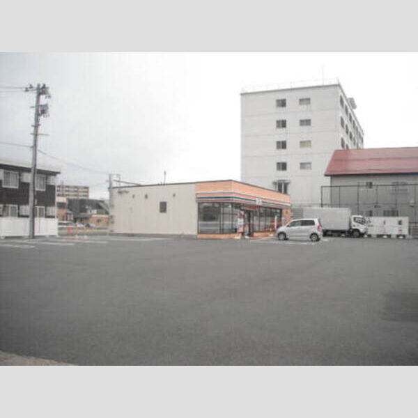 現地周辺 (セブンイレブン米沢駅前3丁目店589m)