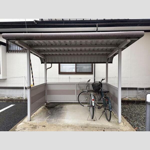 現地周辺 (駐輪場)