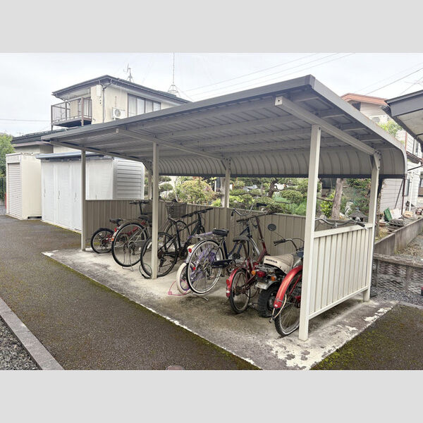 現地周辺 (駐輪場)