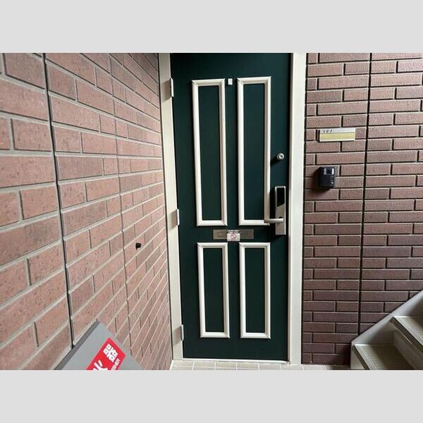 現地周辺 (玄関前)