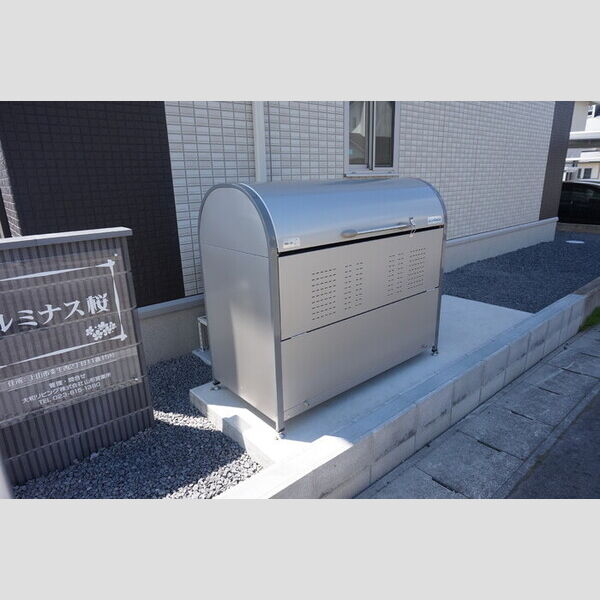 現地周辺 (ごみ置き場)