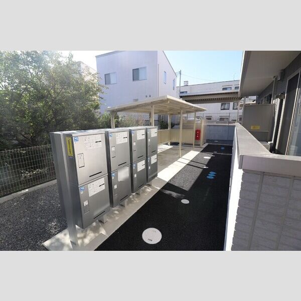 現地周辺 (駐輪場・宅配ボックス)