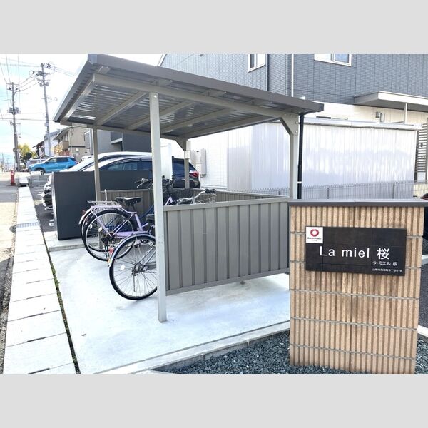 現地周辺 (駐輪場)