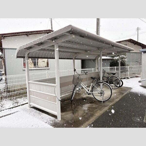 現地周辺 (駐輪場)