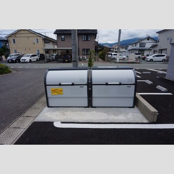 現地周辺 (ゴミボックス)