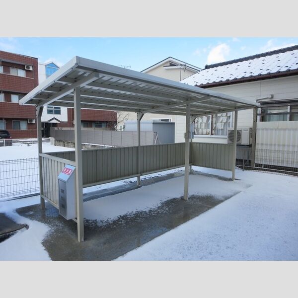 現地周辺 (駐輪場)