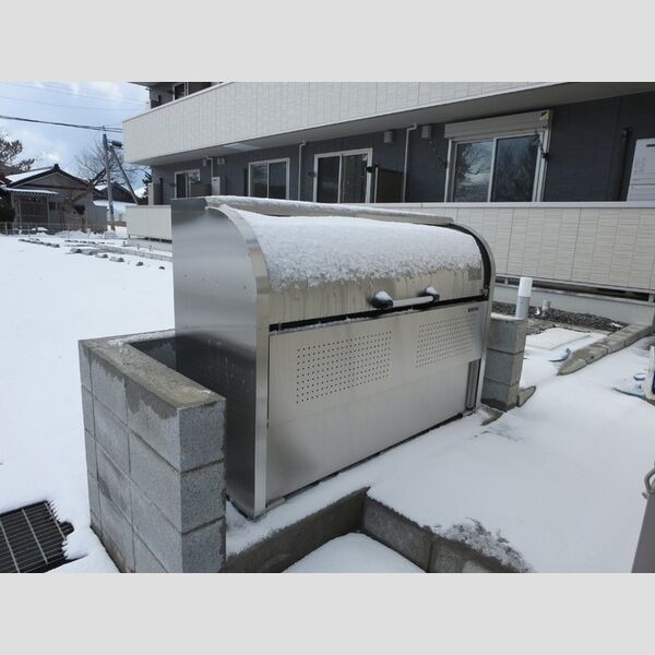 現地周辺 (入居者専用ゴミ捨て場)