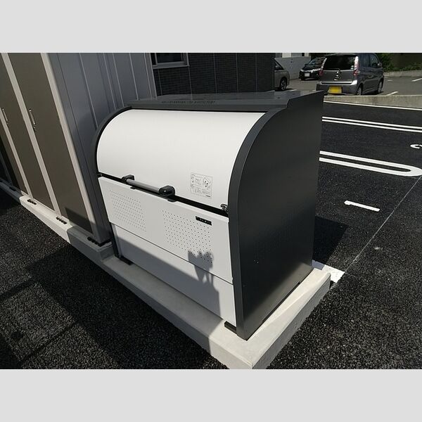 現地周辺 (ごみボックス)