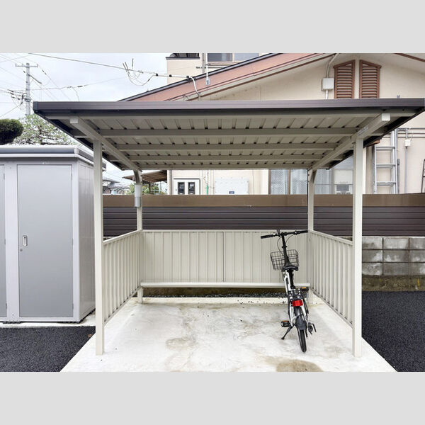 現地周辺 (駐輪場)
