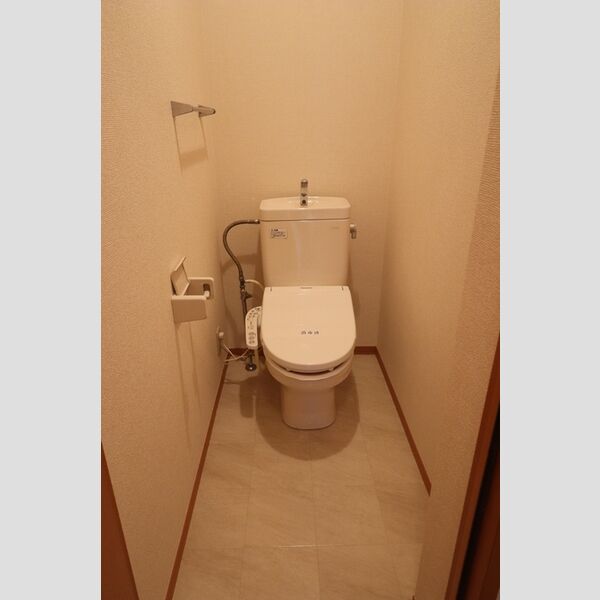 トイレ (トイレ)
