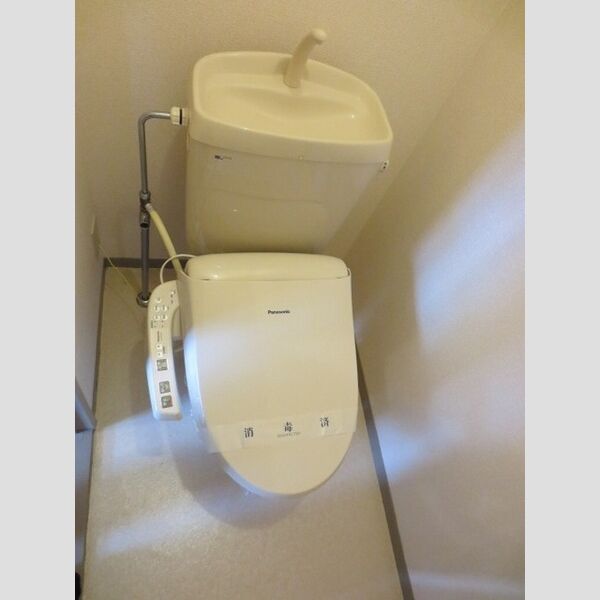 トイレ (トイレ)