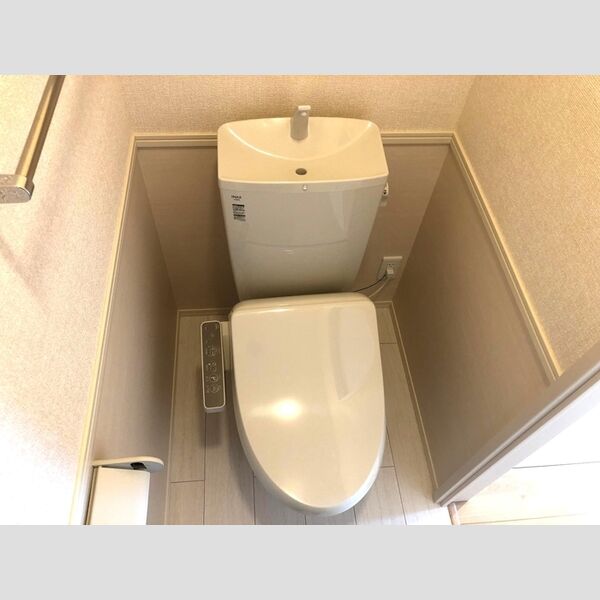 トイレ (トイレ)