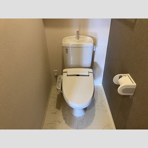 トイレ (トイレ)