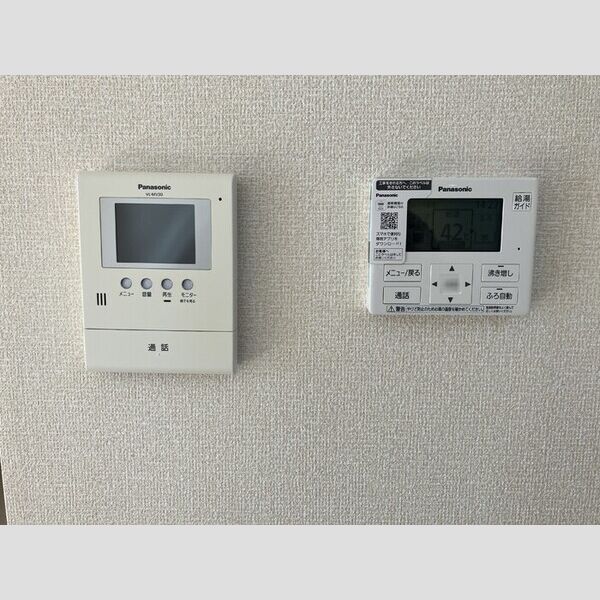 その他設備 (モニタ付きインターホン・給湯リモコン)