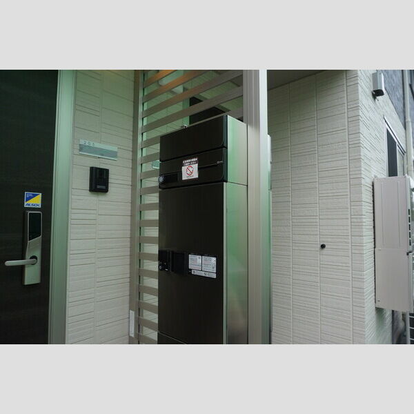 玄関 (専用宅配ボックス付)