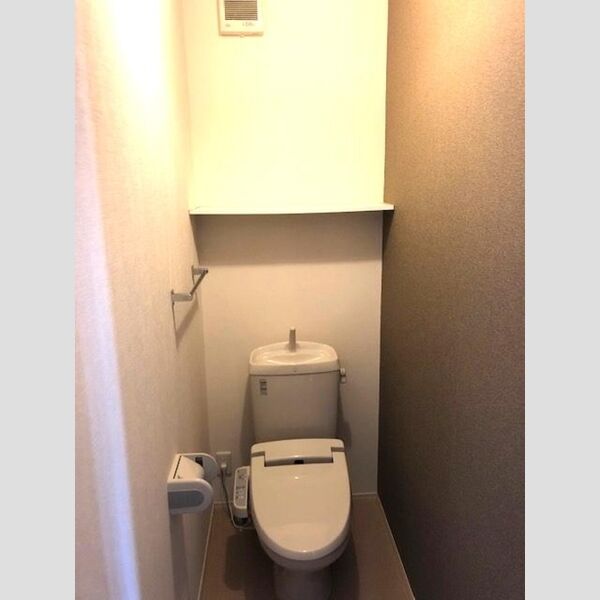 トイレ (トイレ)