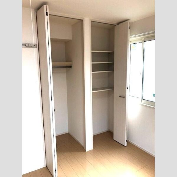 収納 (北洋室収納)