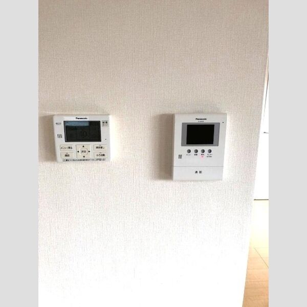 その他設備 (給湯リモコン・モニター付きインターホン)