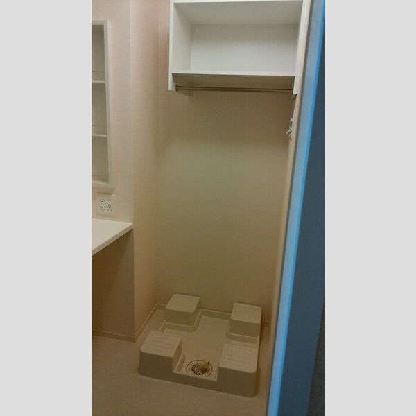 収納 (洗濯機置き場)