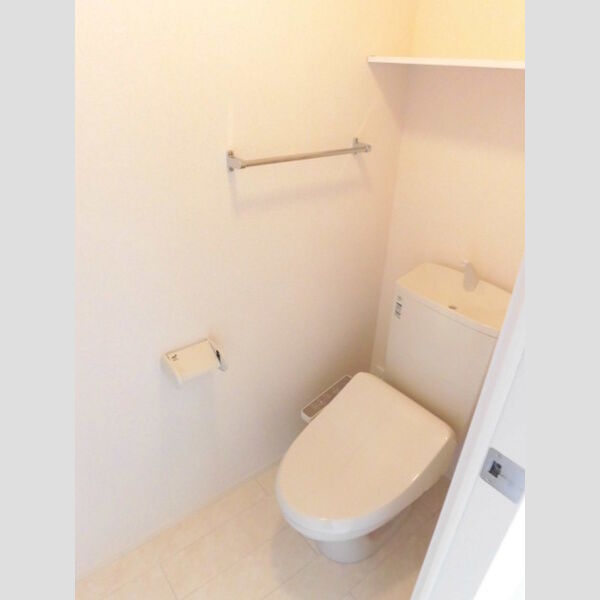 トイレ (トイレ)