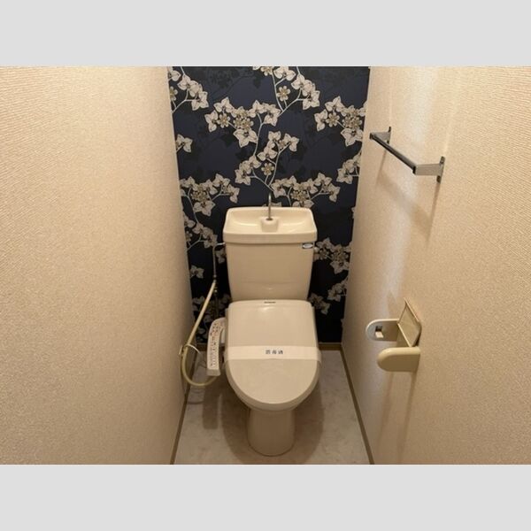 トイレ (トイレ)