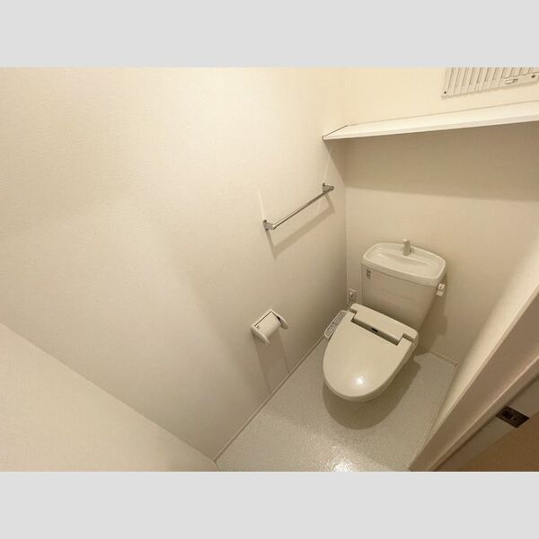 トイレ (トイレ)