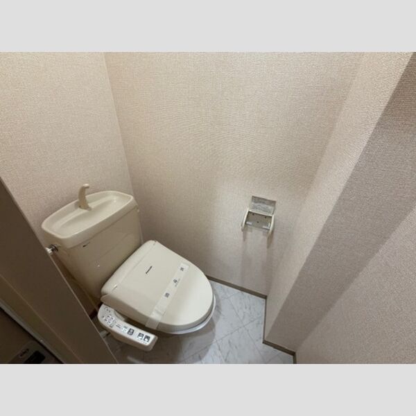 トイレ (トイレ)