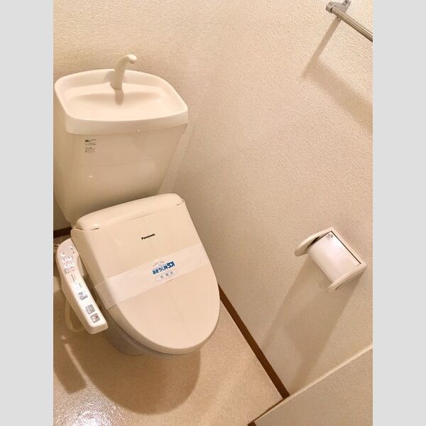 トイレ (トイレ)