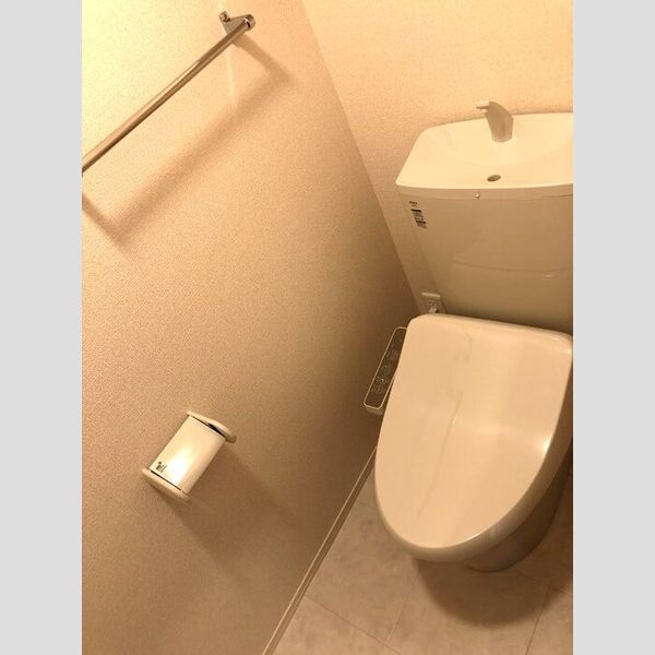 トイレ (トイレ)