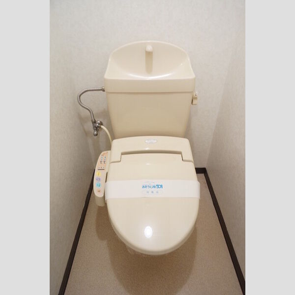 トイレ (トイレ)