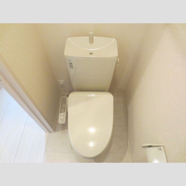 トイレ (トイレ)