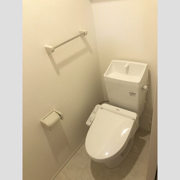 トイレ (トイレ)