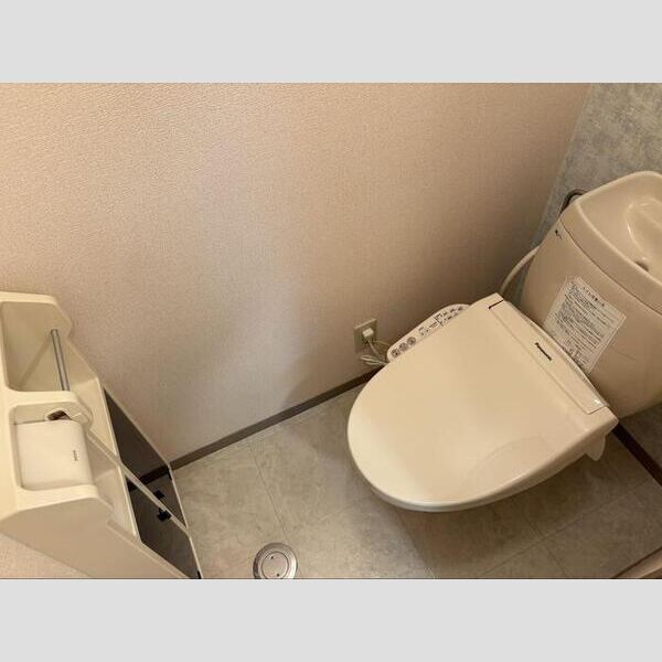 トイレ (トイレ)