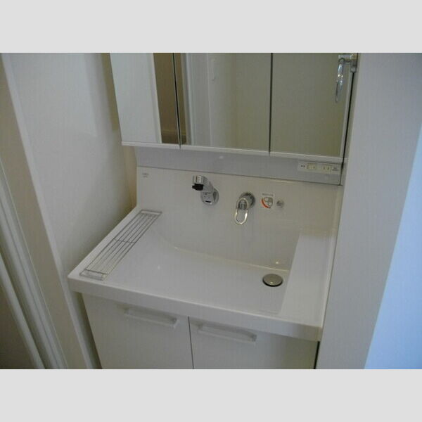 洗面所 (三面鏡付洗髪洗面化粧台)