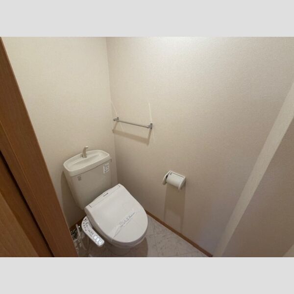 トイレ (トイレ)