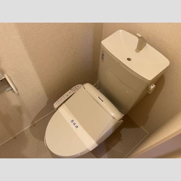 トイレ (トイレ)