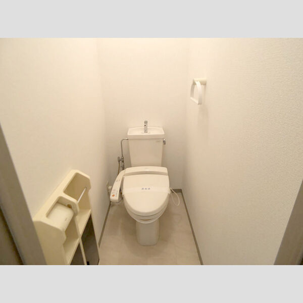 トイレ (トイレ)