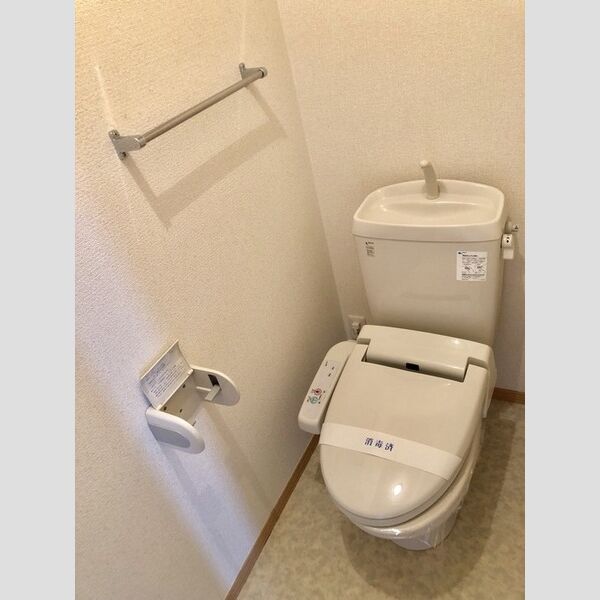 トイレ (トイレ)