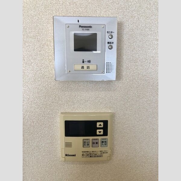 その他設備 (モニター付きインターホン・給湯リモコン)