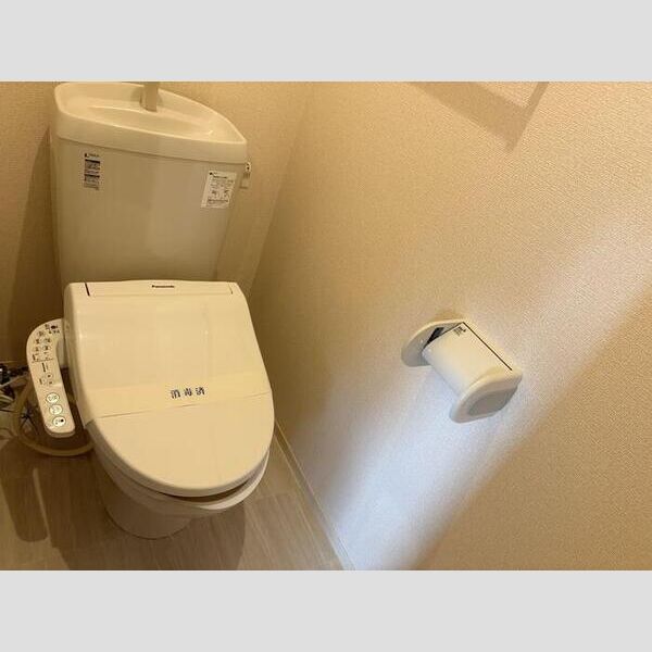 トイレ (トイレ)