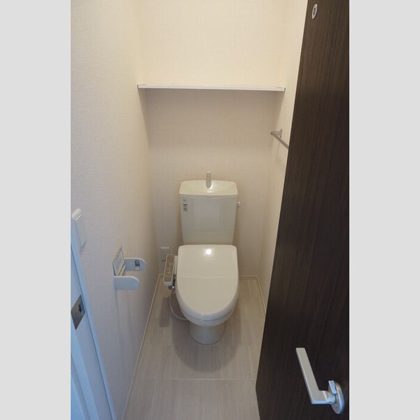 トイレ (トイレ)