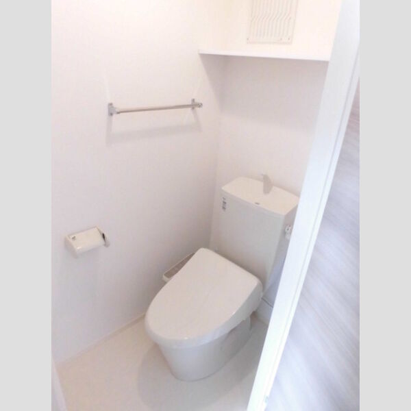 トイレ (トイレ)