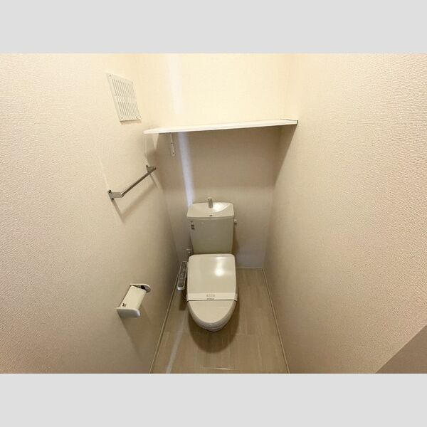 トイレ (トイレ)