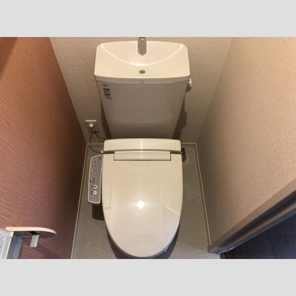 トイレ (トイレ)