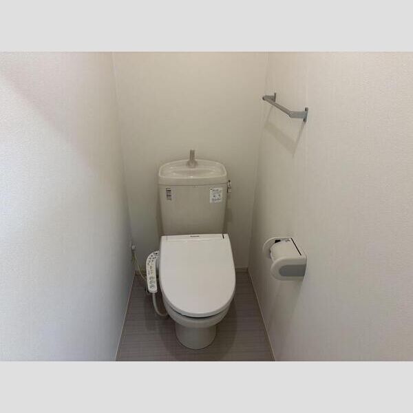 トイレ (トイレ)