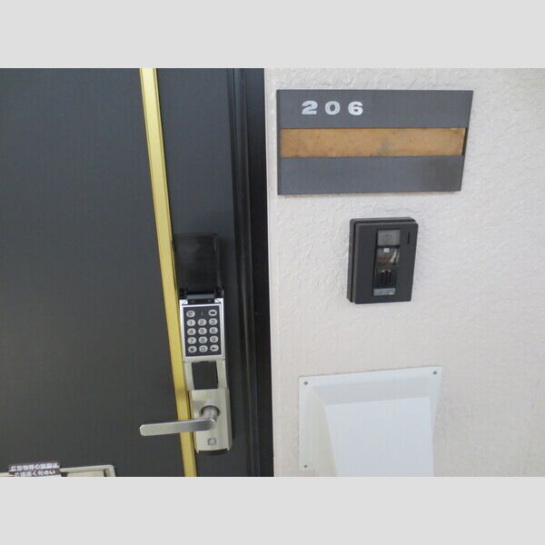 その他設備 (玄関)