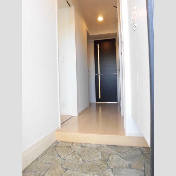 玄関 (大きめの靴棚☆便利ですよ!)