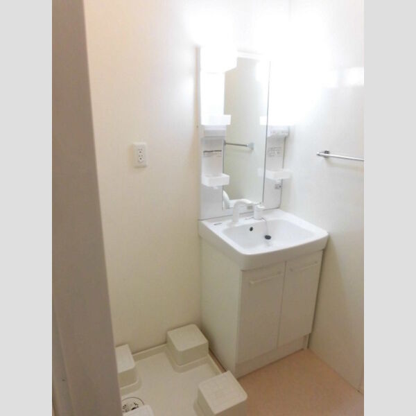 洗面所 (シャンプードレッサー付の洗面台です☆)