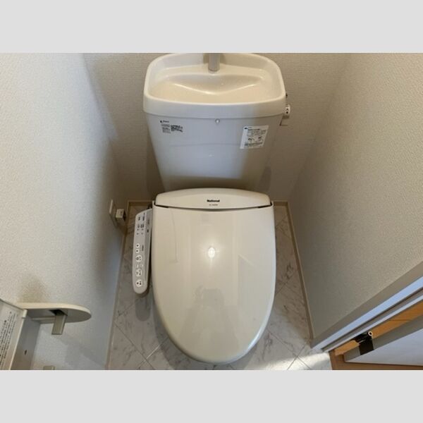 トイレ (トイレ)